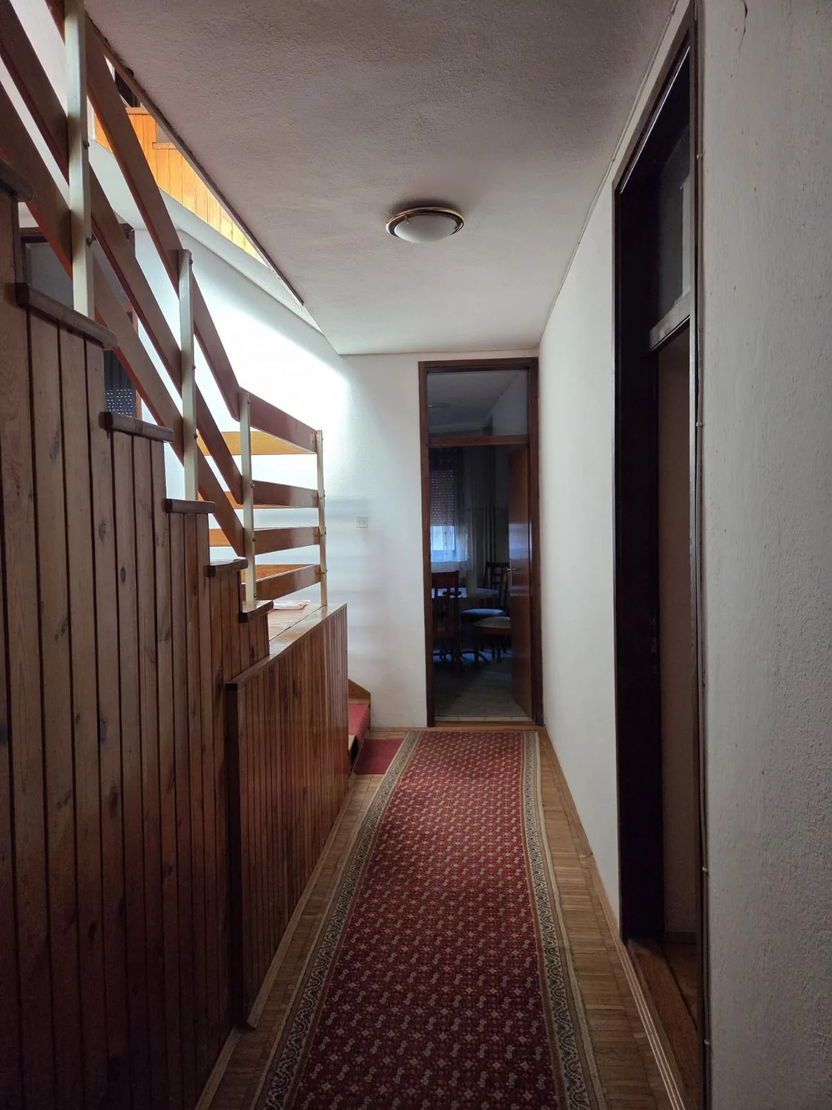 Kuća sa dvorištem i odvojenim poslovnim prostorom u centru Bogdanaca - photo 6