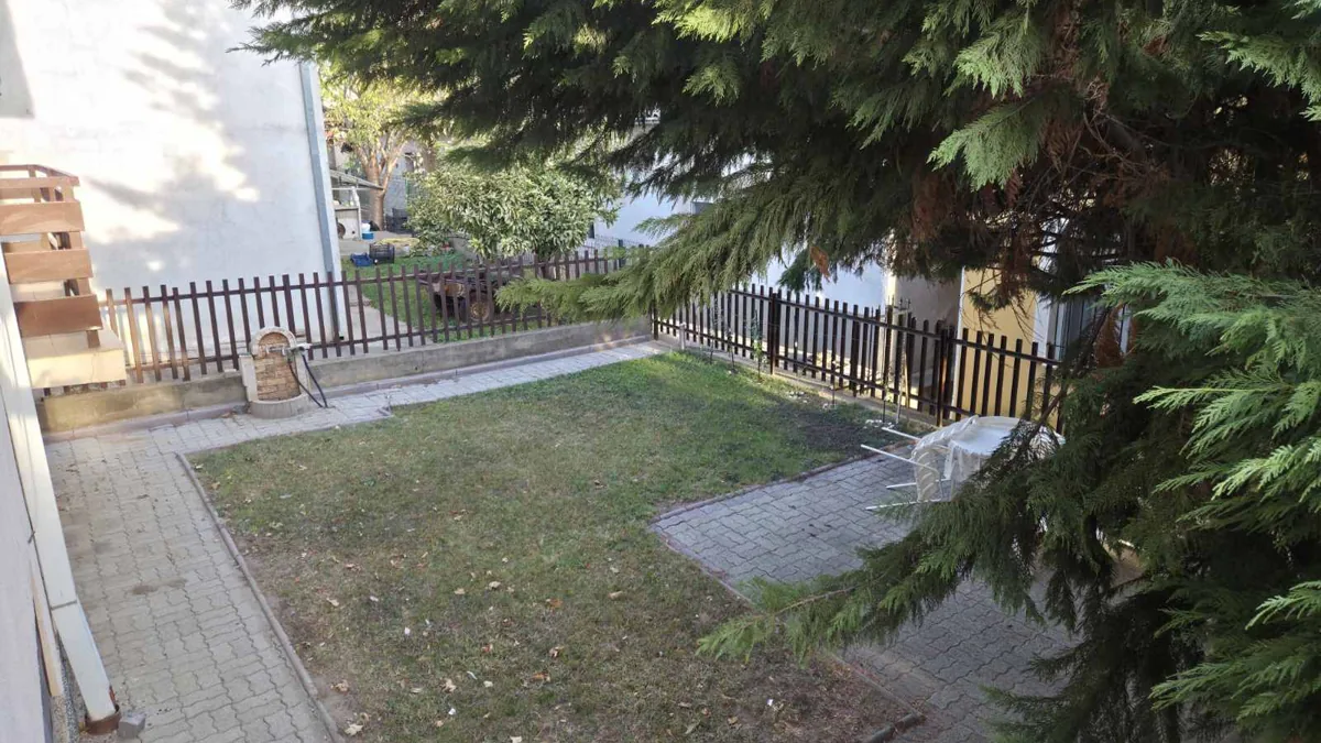 Kuća sa dvorištem i poslovnim prostorom u centru Bogdanaca — DISSANS DIS-0051
