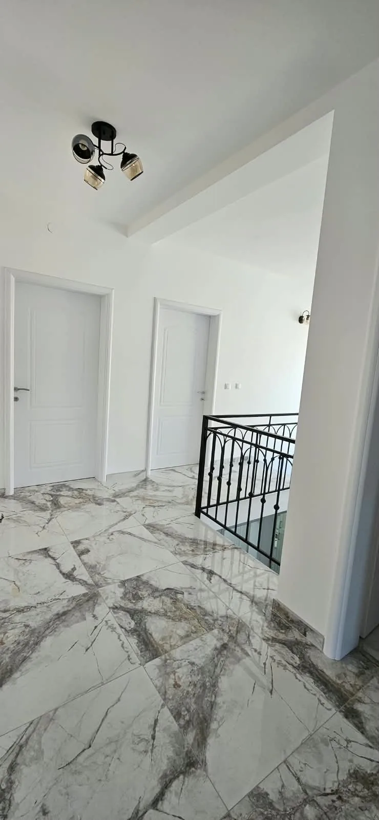 Oberer Flur und Treppe