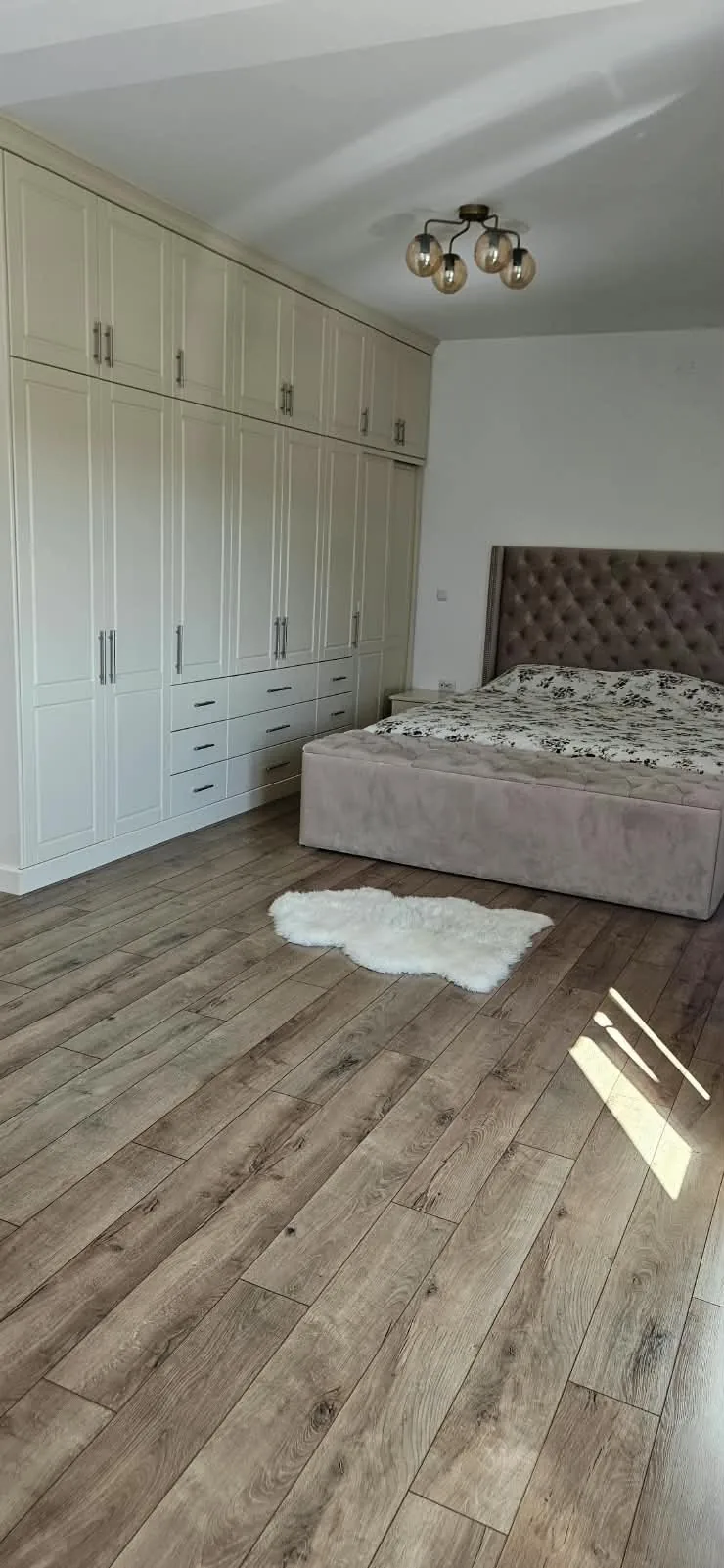 Schlafzimmer mit Einbauschrank