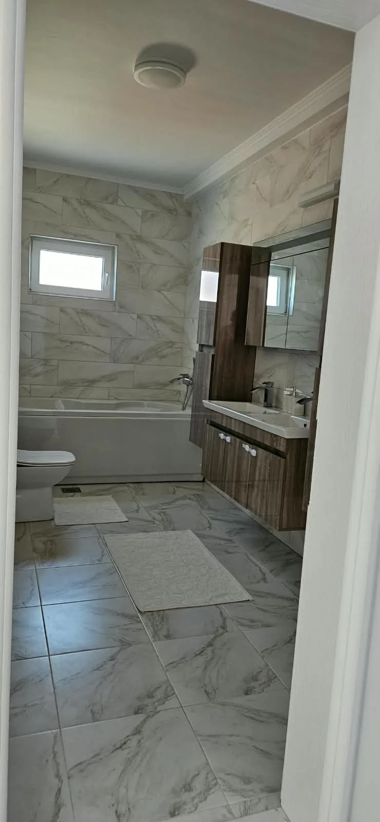 Bad mit Badewanne